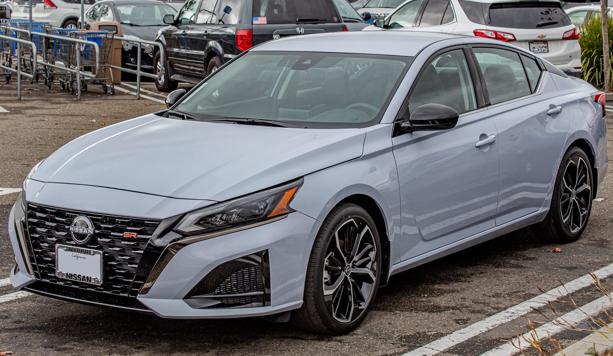 2022 Nissan Altima SR — photo 2