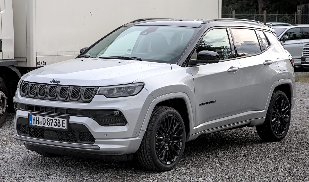 2022 Jeep Compass Latitude — photo 2