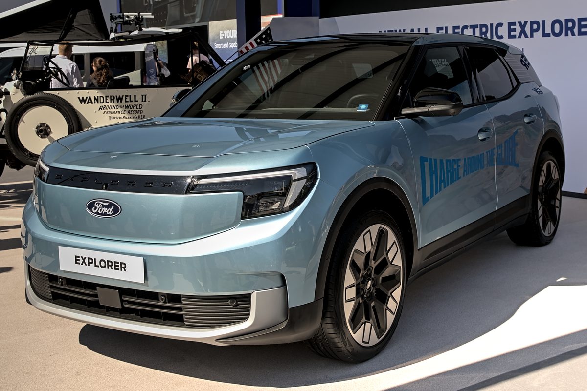 2023 Ford Explorer ST-Line — photo 2