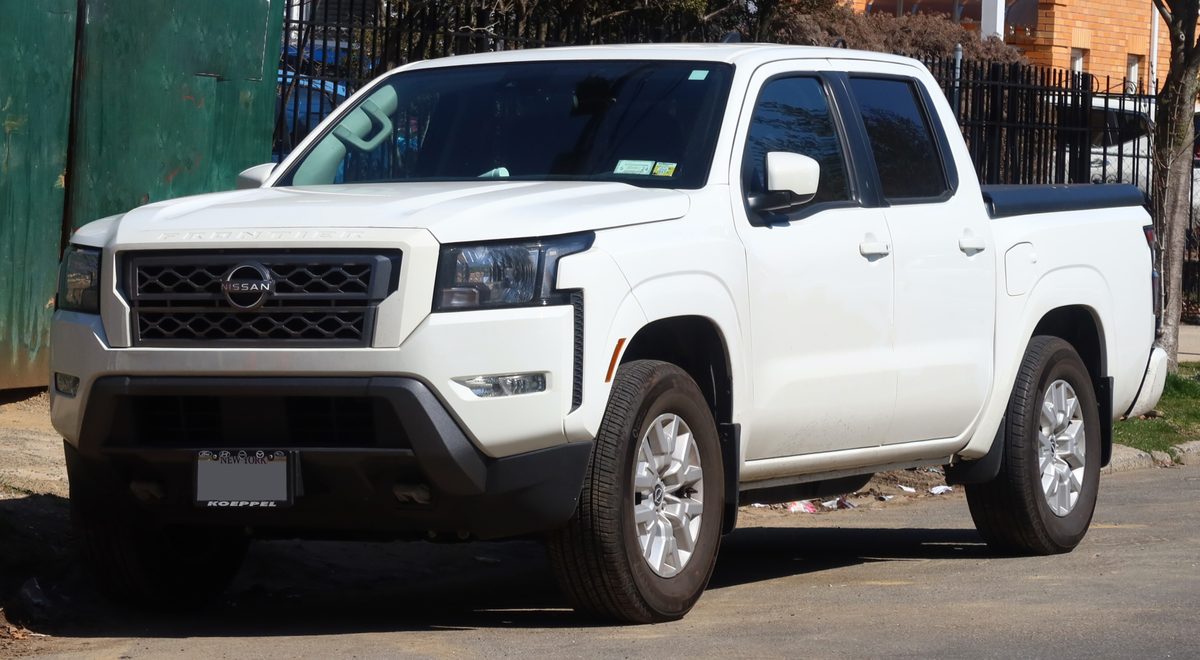 2022 Nissan Frontier SV Crew Cab — photo 2