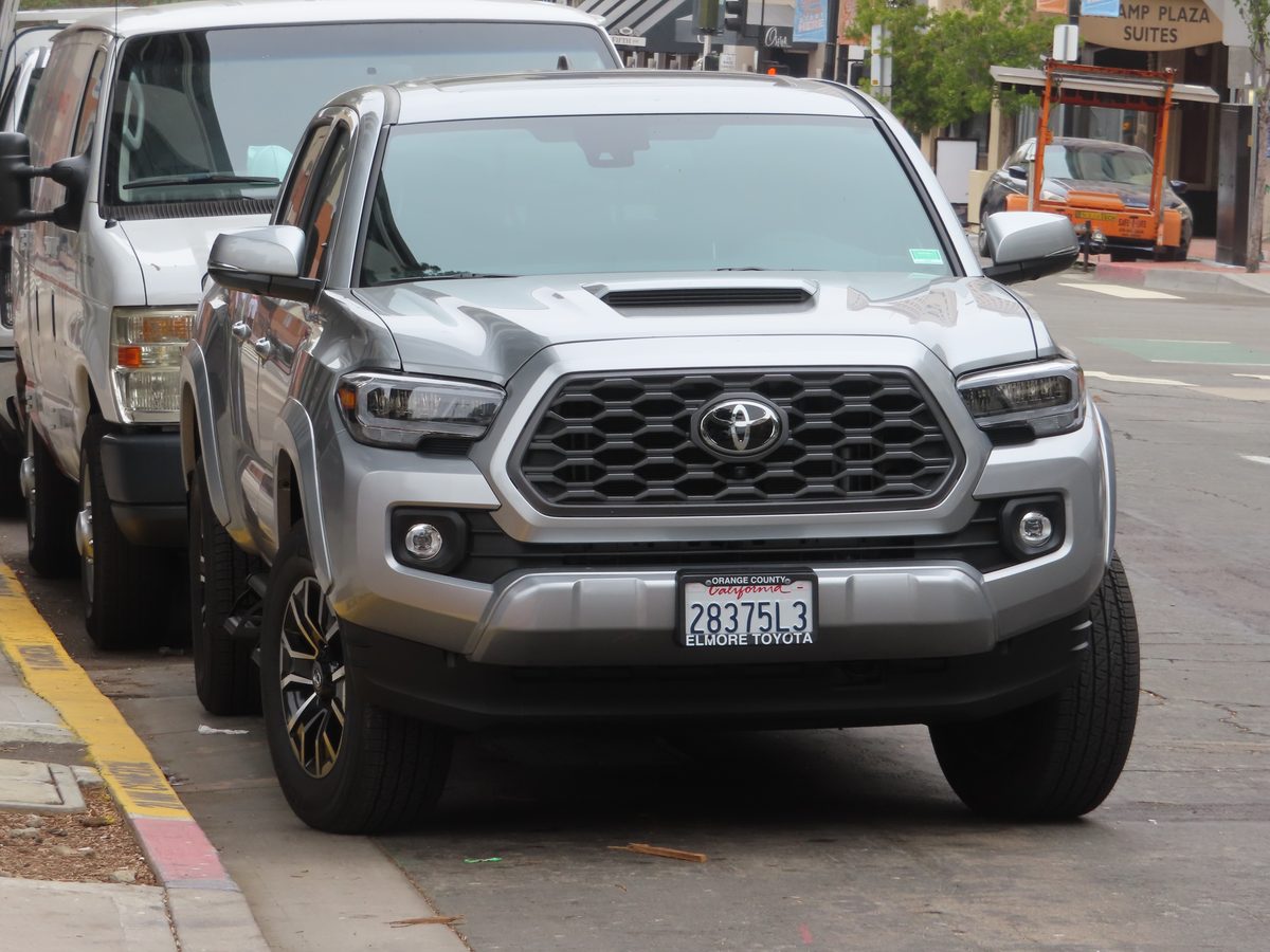 2022 Toyota Tacoma TRD Sport — photo 2