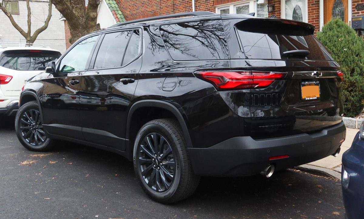 2021 Chevrolet Traverse LT Leather — photo 2