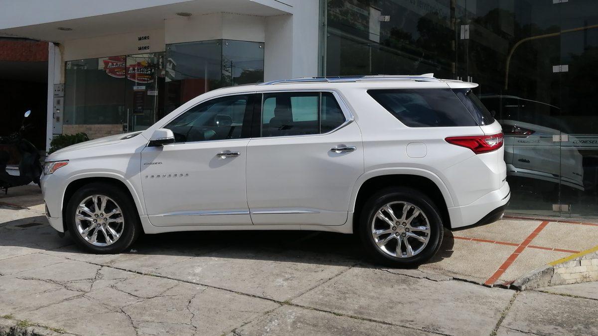 2021 Chevrolet Traverse LT Leather — photo 3